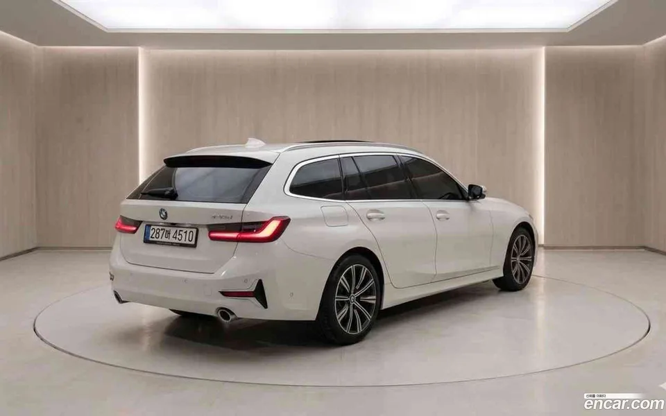 BMW 3 Series 320i 2025 — thumbnail 3