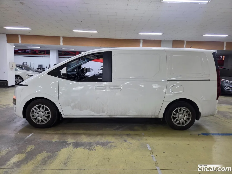 Hyundai Staria 3 2024 — миниатюра 3
