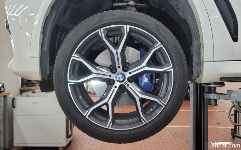 BMW X5 xDrive 40i M 2022 — миниатюра 2