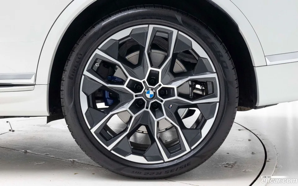 BMW X7 xDrive 40i M 6 2025 — миниатюра 2