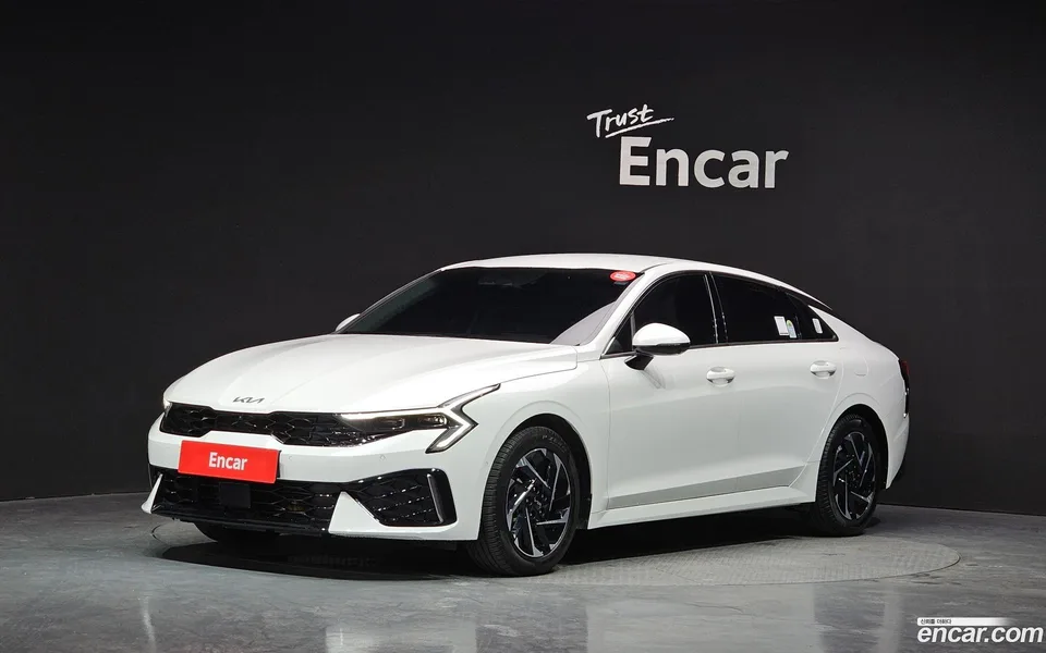 Kia K5 Hybrid 2023 — фото 1, купить с доставкой в Москву