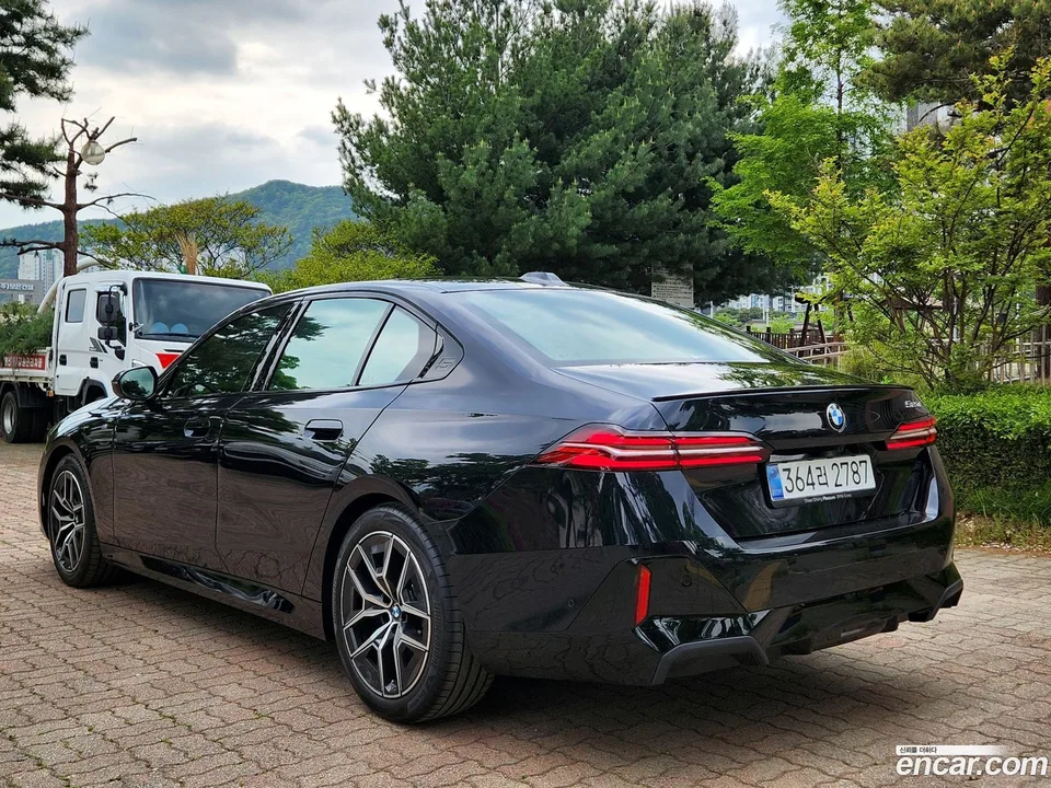 BMW 5 Series 523d M 2025 — миниатюра 4