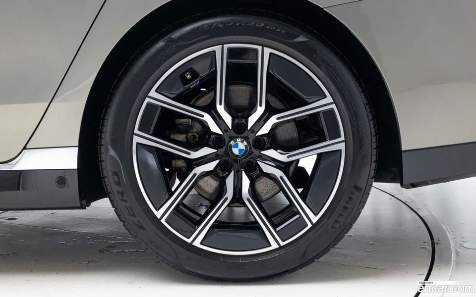 BMW 7 Series 740i sDrive M 2023 — миниатюра 2
