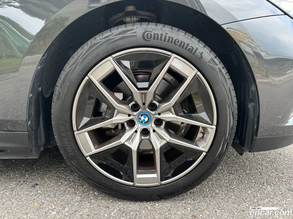 BMW 5 Series 523d 2025 — миниатюра 2
