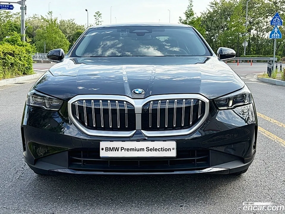BMW 5 Series 523d 2025 — миниатюра 3