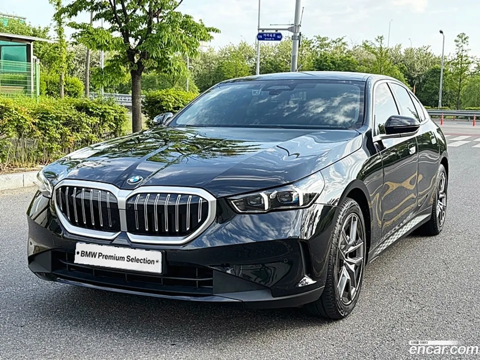 BMW 5 Series 523d 2025 — фото 1, купить с доставкой в Москву