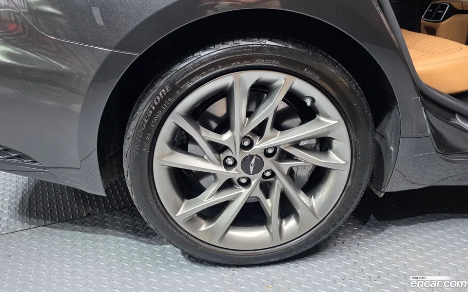 Genesis G70 2.5T 2WD 2023 — миниатюра 2