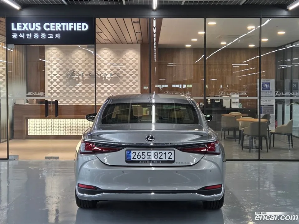 Lexus ES 300h 2025 — миниатюра 4