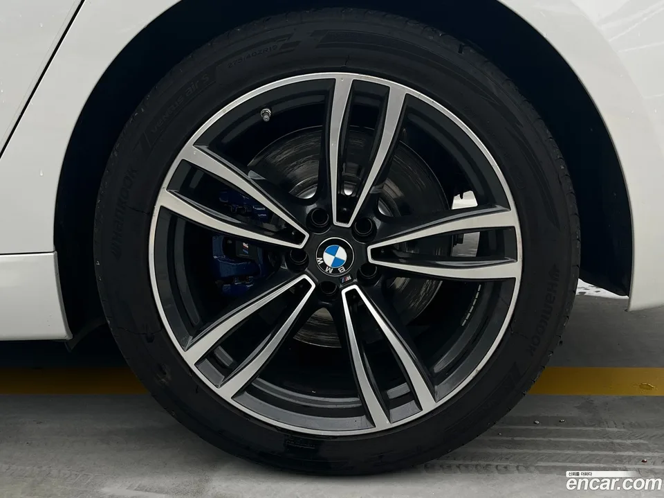 BMW 6 Series GT 620d M 2023 — миниатюра 2