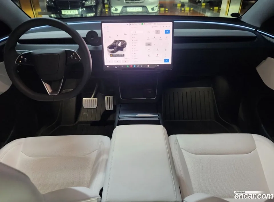 Tesla Model Y AWD 2025 — миниатюра 3
