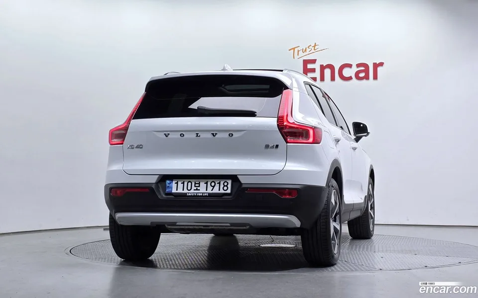 Volvo XC40 B4 2023 — миниатюра 4