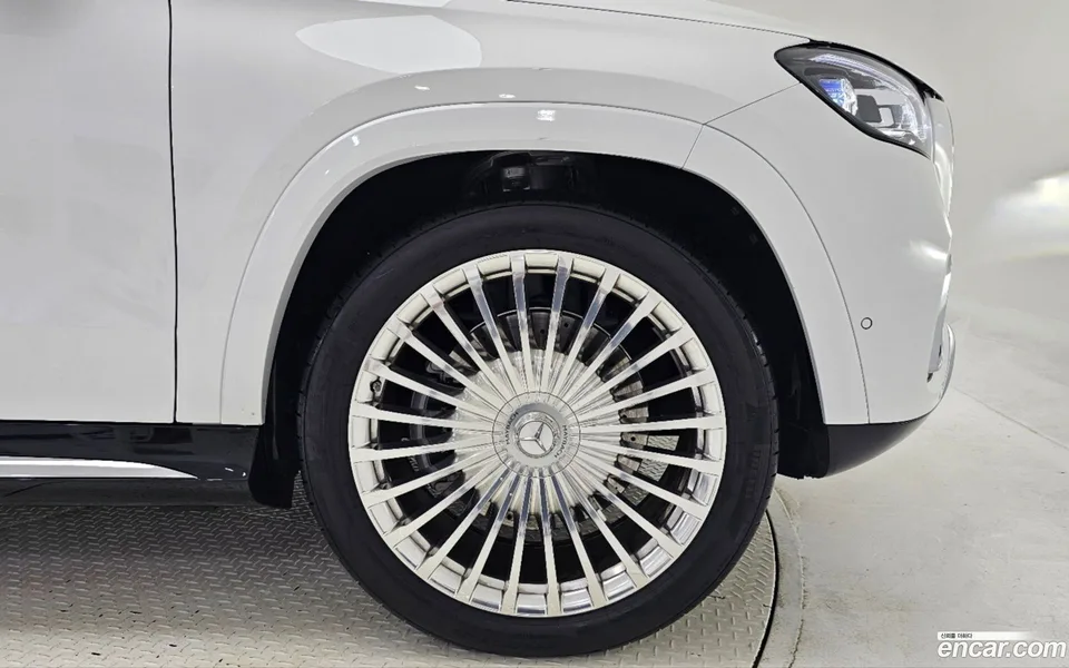 Mercedes-Benz GLS-Class GLS600 4MATIC 2025 — thumbnail 2