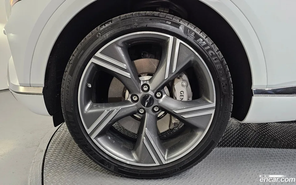 Genesis GV80 2.5T 2WD 2024 — миниатюра 2