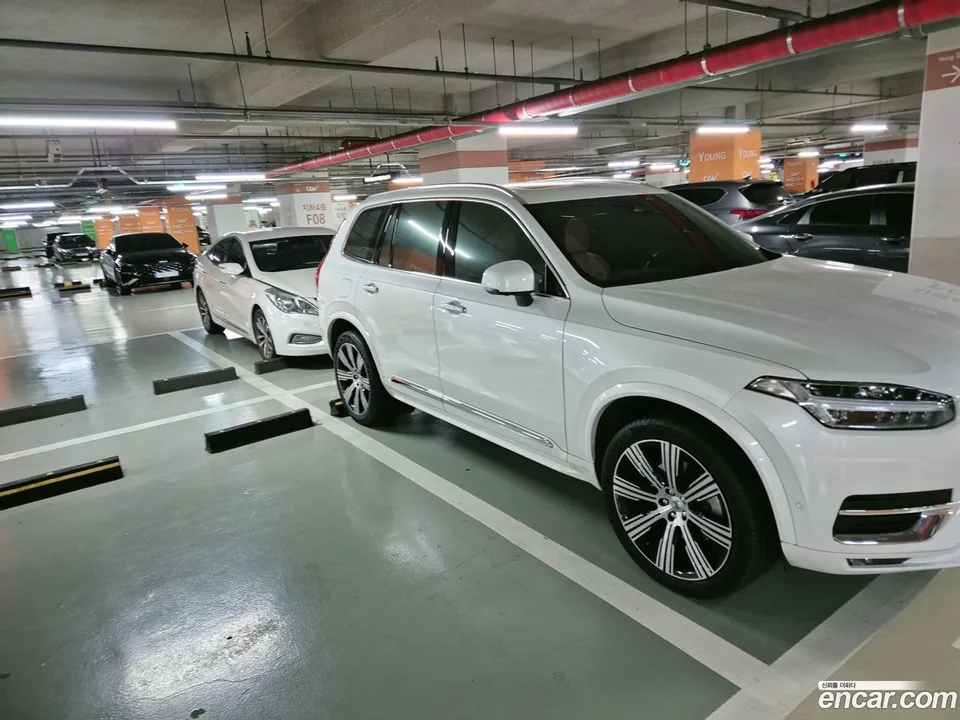 Volvo XC90 B6 2023 — миниатюра 2