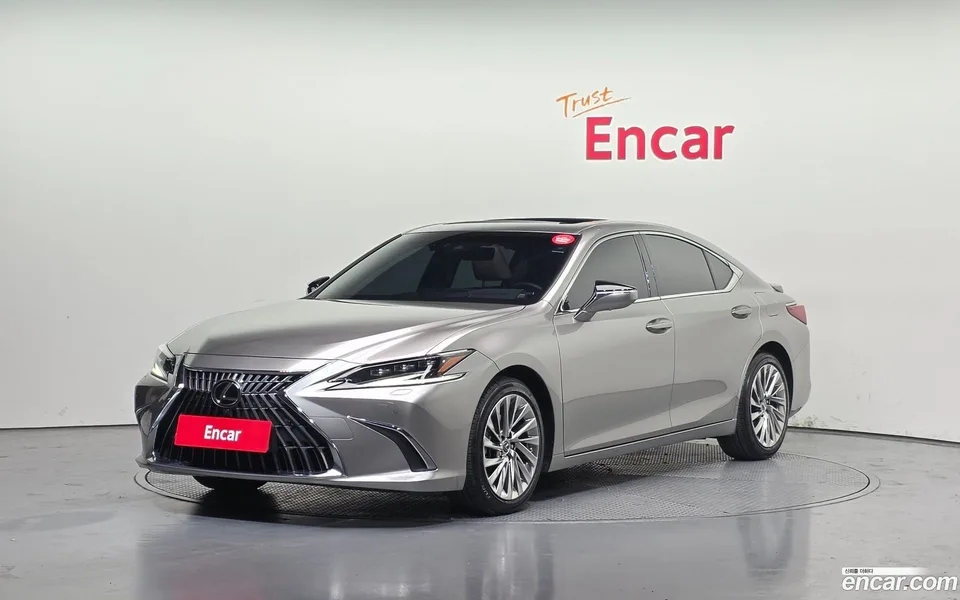 Lexus ES 300h 2023 — фото 1, купить с доставкой в Москву