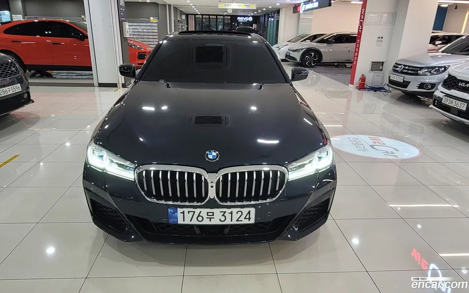 BMW 5 Series 520i M 2023 — миниатюра 3