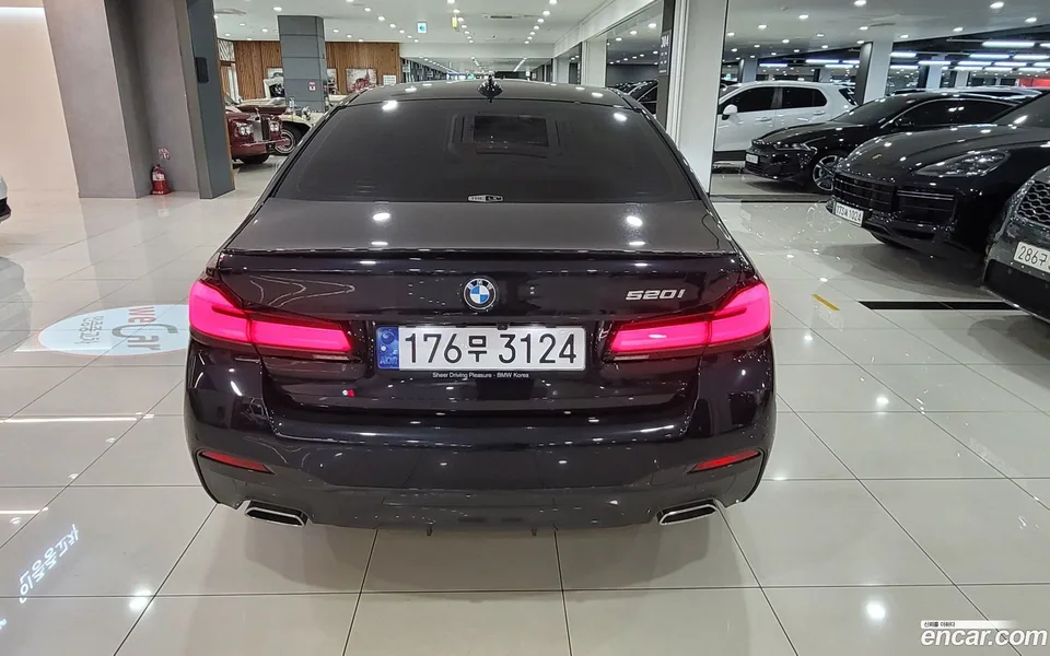 BMW 5 Series 520i M 2023 — миниатюра 4