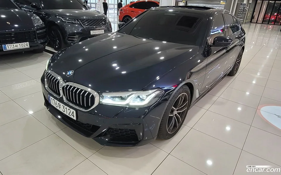 BMW 5 Series 520i M 2023 — фото 1, купить с доставкой в Москву