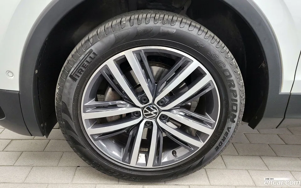 Volkswagen Tiguan Allspace 2.0 TSI 2023 — миниатюра 2