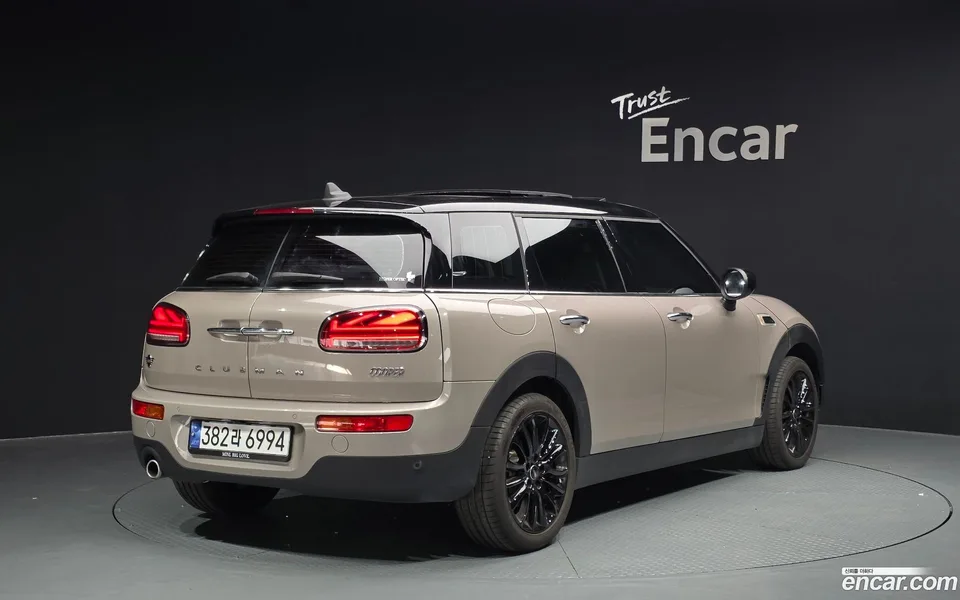 MINI Cooper Clubman 2023 — миниатюра 2