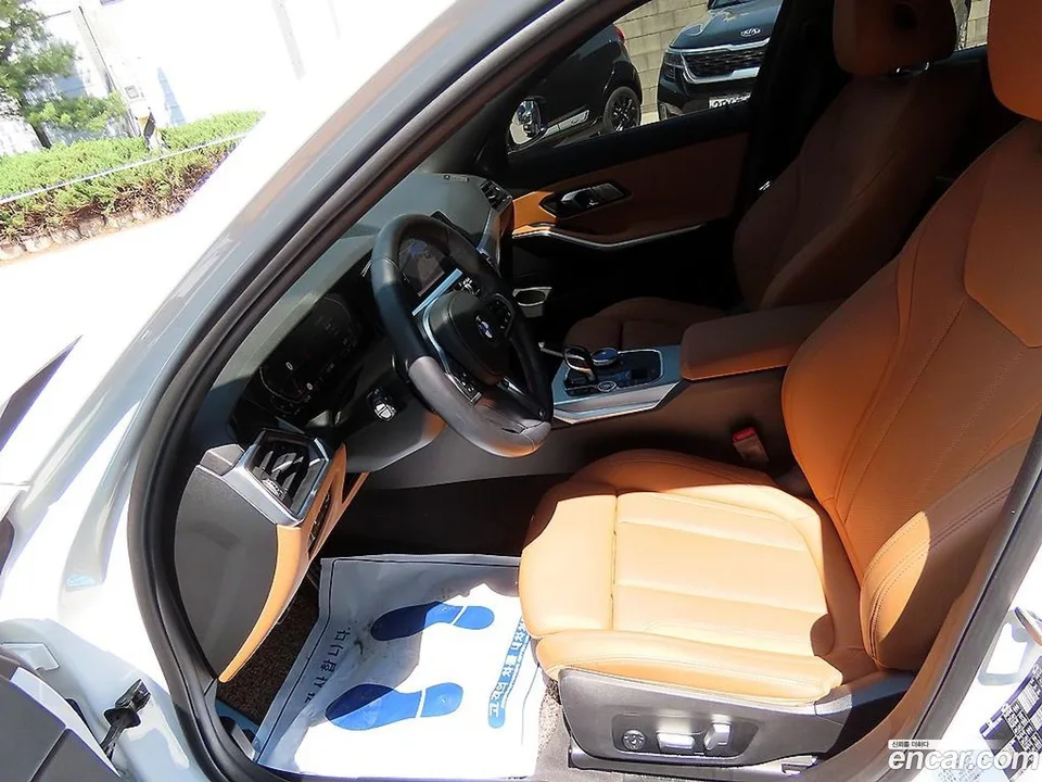 BMW 3 Series 320i M 2022 — миниатюра 2
