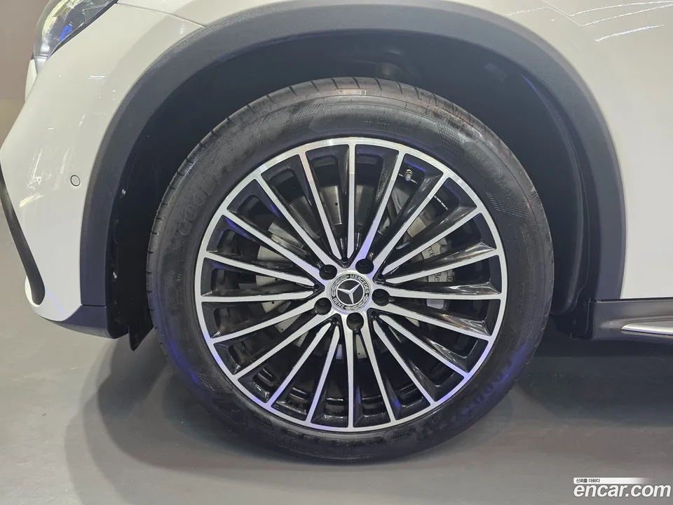Mercedes-Benz GLC-Class GLC300 4MATIC AMG Line 2024 — миниатюра 5