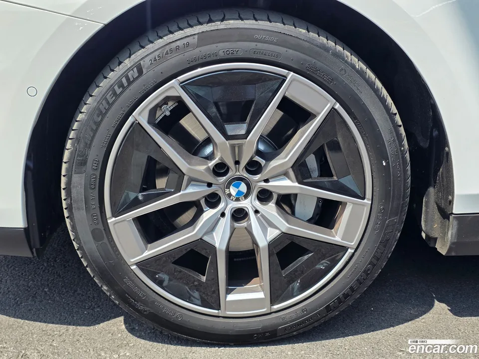BMW 5 Series 530i xDrive 2023 — миниатюра 2