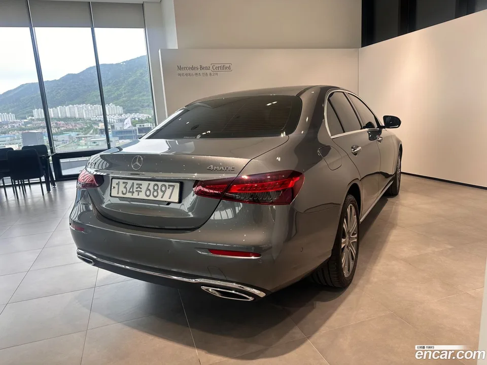 Mercedes-Benz E-Class E350 4MATIC 2022 — миниатюра 4