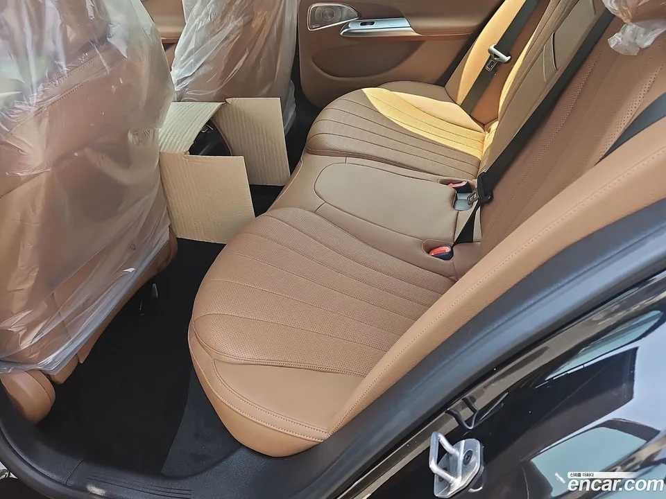 Mercedes-Benz E-Class E300 4MATIC AMG Line 2026 — миниатюра 5