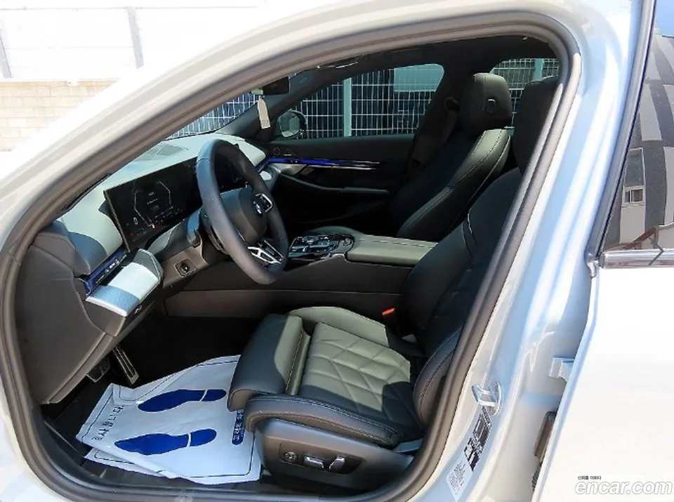 BMW 5 Series 520i M 2025 — миниатюра 2