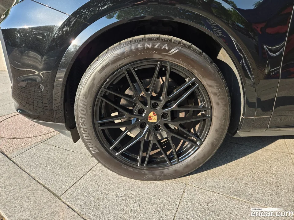 Porsche Cayenne 3.0 2024 — миниатюра 2