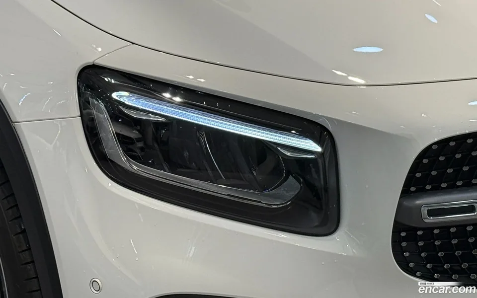 Mercedes-Benz GLB-Class GLB250 4MATIC 2025 — миниатюра 2