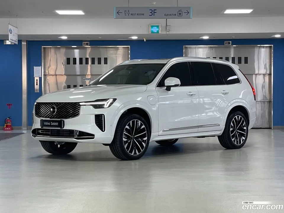 Volvo XC90 T8 2025 — фото 1, купить с доставкой в Москву