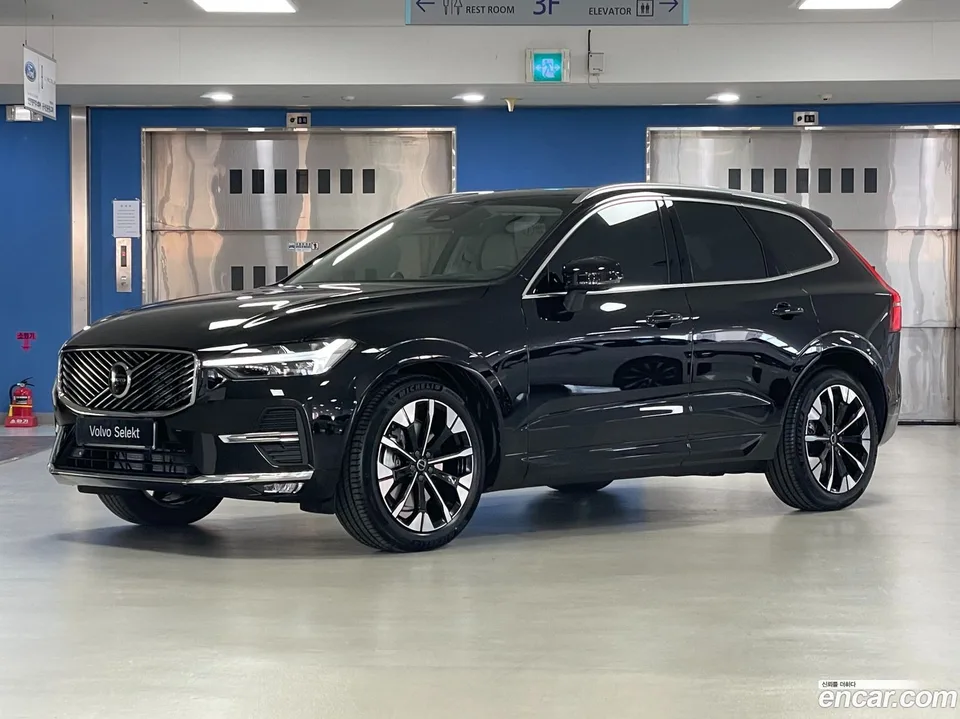 Volvo XC60 B5 2026 — фото 1, купить с доставкой в Москву