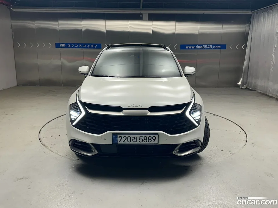 Kia Sportage Hybrid 2WD 2023 — фото 1, купить с доставкой в Москву