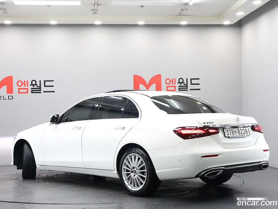 Mercedes-Benz E-Class E250 2022 — миниатюра 3