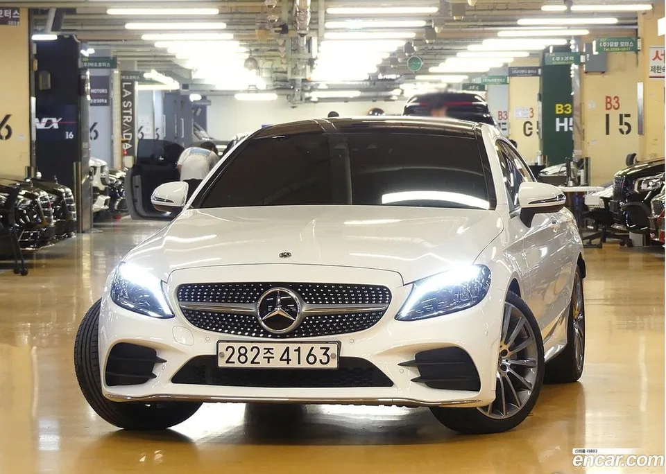Mercedes-Benz C-Class C200 2023 — миниатюра 3