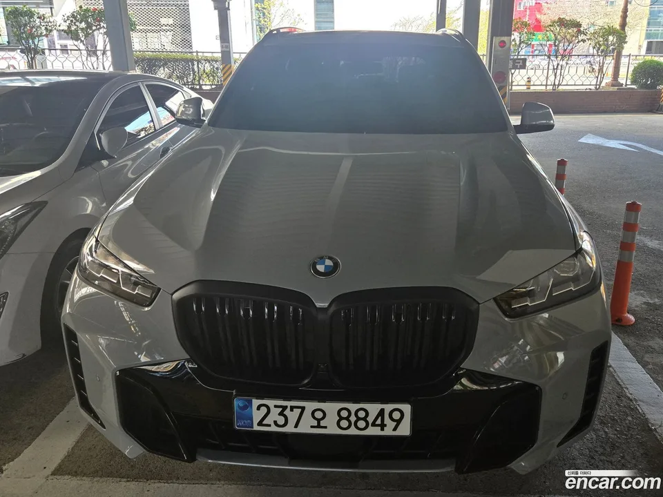 BMW X5 xDrive 30d M 2023 — фото 1, купить с доставкой в Москву