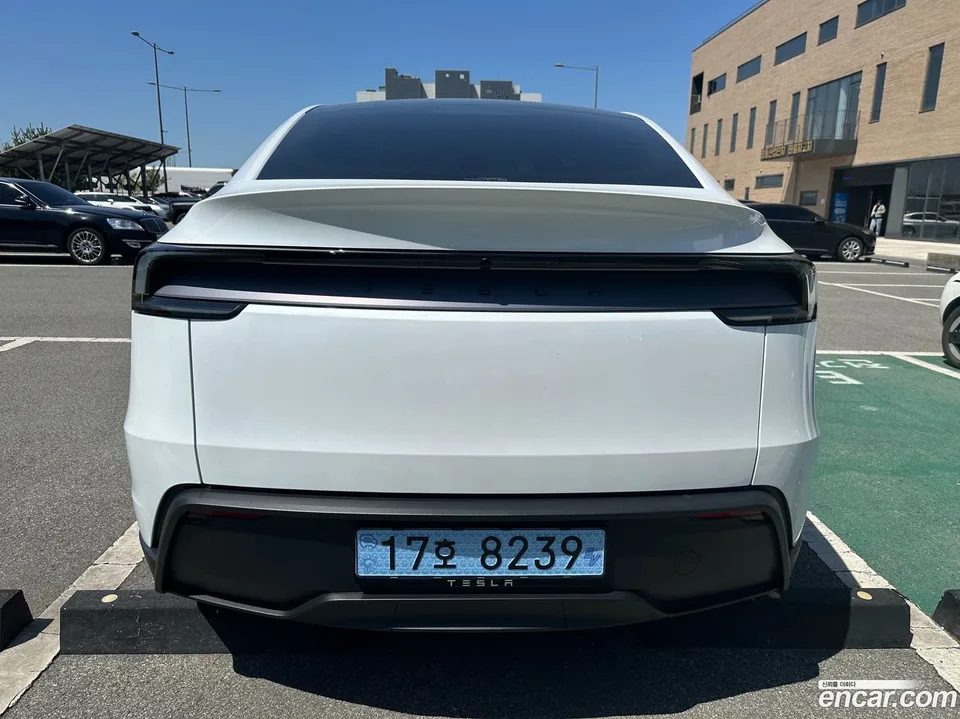 Tesla Model Y RWD 2026 — миниатюра 3