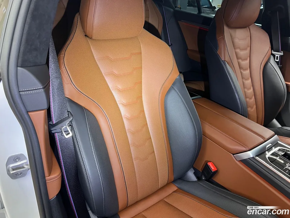 BMW 8 Series M850i xDrive 2025 — миниатюра 5