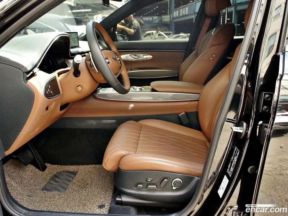 Genesis GV70 2.5T 2WD 2023 — миниатюра 2
