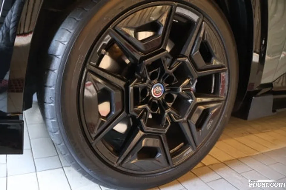 BMW XM 4.4 2023 — миниатюра 2