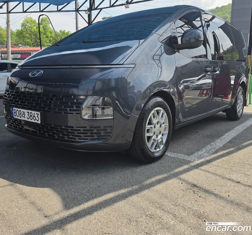 Hyundai Staria 5 2023 — фото 1, купить с доставкой в Москву