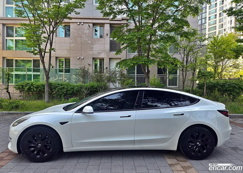 Tesla Model 3 AWD 2022 — миниатюра 2
