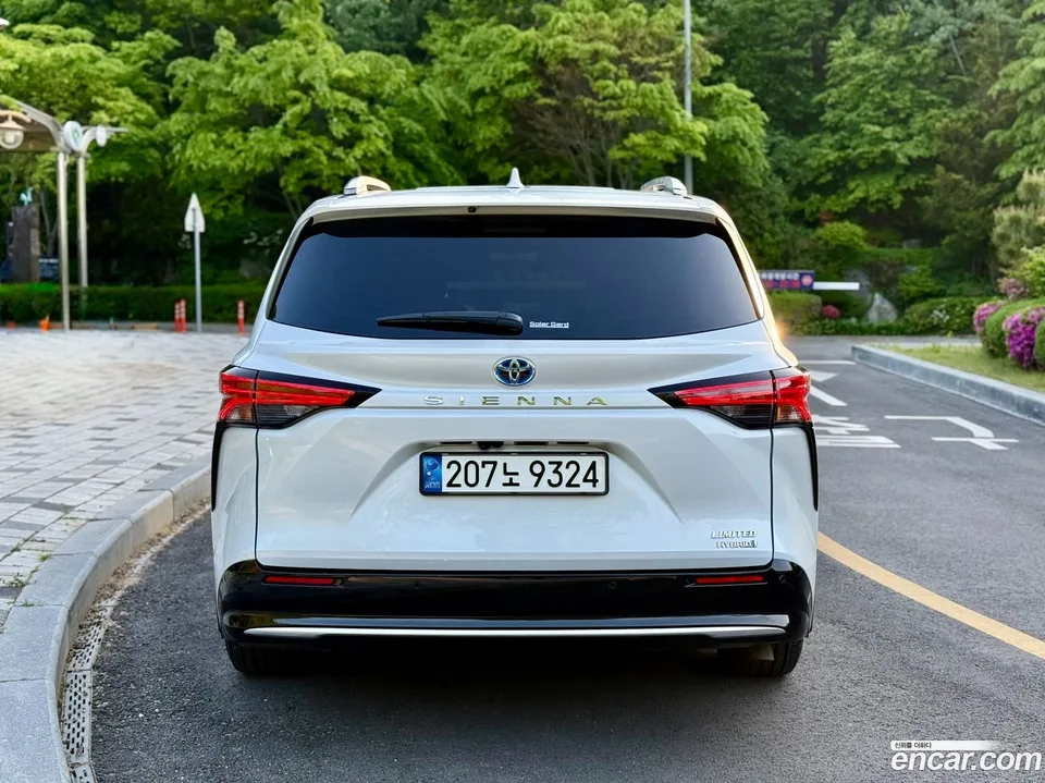 Toyota Sienna 2.5 2WD 2022 — миниатюра 4