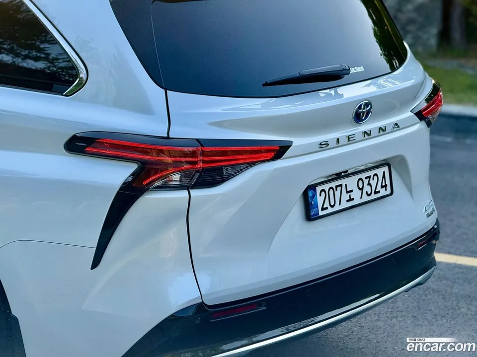 Toyota Sienna 2.5 2WD 2022 — миниатюра 5