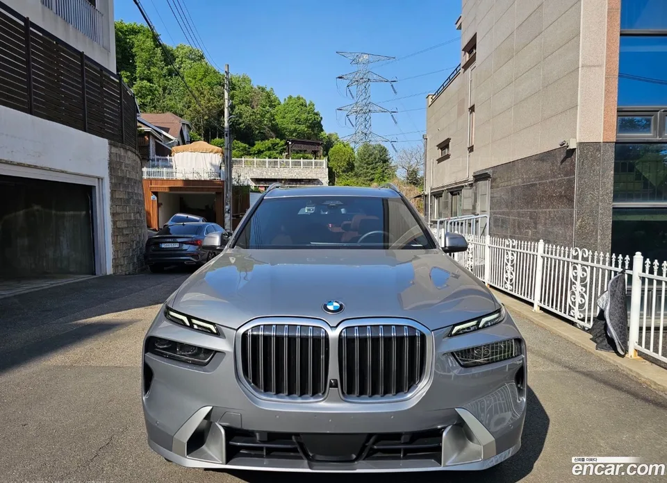 BMW X7 xDrive 40i 6 2025 — фото 1, купить с доставкой в Москву