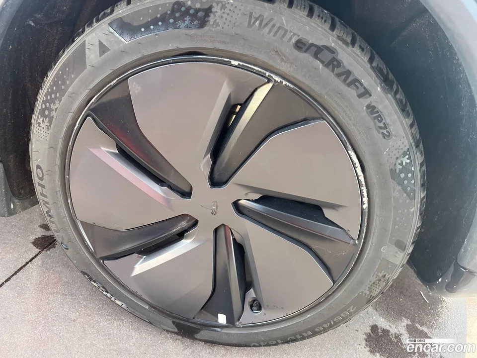 Tesla Model Y RWD 2025 — миниатюра 4