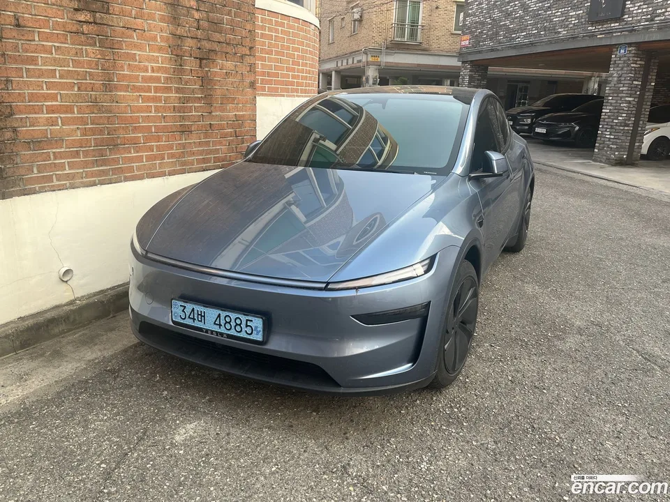 Tesla Model Y RWD 2025 — фото 1, купить с доставкой в Москву