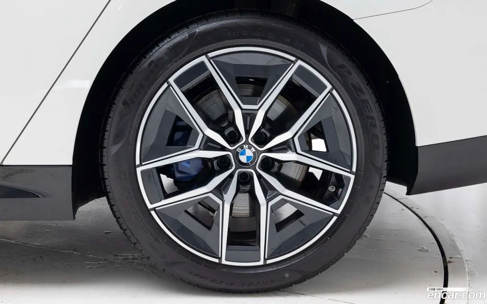 BMW 5 Series 520i M 2025 — миниатюра 2